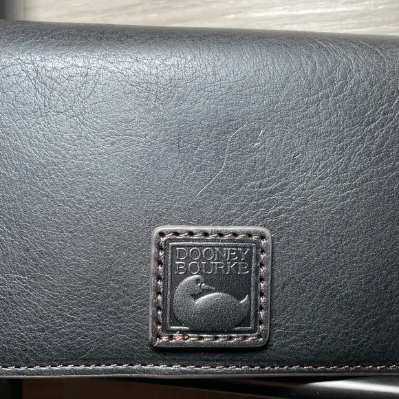 NWT- Dooney & Bourke Florentine Leather Phone Wristlet, Black - Picture 4 of 9